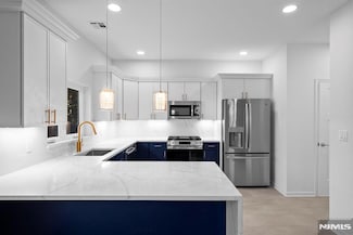 410 Morris Place, Roselle, NJ 07203