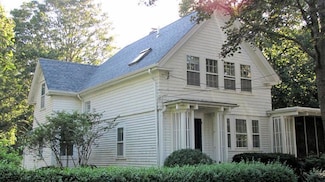 51 Buzzards Bay Ave, Woods Hole, MA 02543