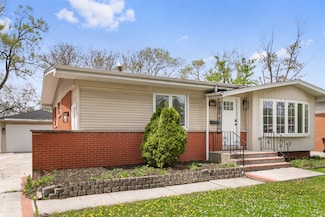 214 N Gay Ct, Glenwood, IL 60425