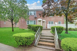 22408 Kingsbury Ave Unit B, Oakland Gardens, NY 11364