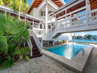 655 N Mashta Dr, Key Biscayne, FL 33149