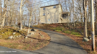 3118 Snowden Dr, Bushkill, PA 18324