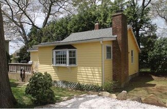 4 Howland Ave, South Dartmouth, MA 02748