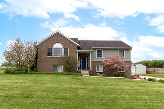 21551 Fieldview Dr, Edwardsburg, MI 49112