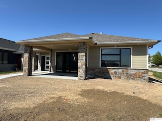 17502 Dupont Plaza Cir, Omaha, NE 68130