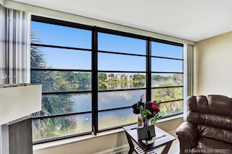 1526 Whitehall Dr Unit 305, Davie, FL 33324