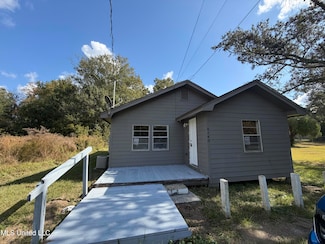 4148 Magnolia St, Moss Point, MS 39563