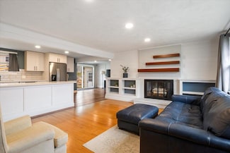12 Lawn Ave, Gorham, ME 04038