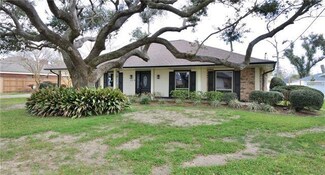 423 River Oaks Dr, Luling, LA 70070
