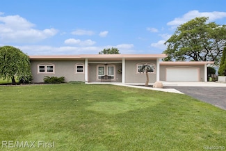 48855 Salt River Dr, Chesterfield, MI 48047