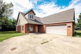 1834 W Creekmore Dr, Fayetteville, AR 72703