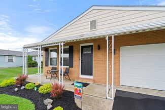 9 Zapata Ct, Toms River, NJ 08757