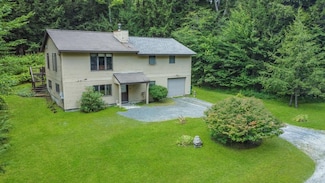 60 Fletcher Ln, Hartford, VT 05001