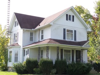 411 W 3rd South St, Wenona, IL 61377