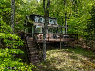 563 N End Rd, Middle Grove, NY 12850