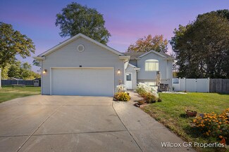 327 Regent St SE, Grand Rapids, MI 49548