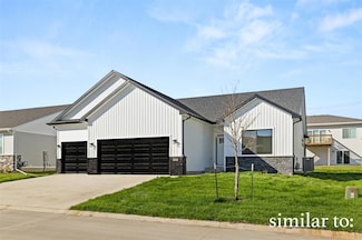 9425 Emilia Ln, West Des Moines, IA 50266