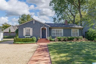 15 Honeysuckle Ln, Mountain Brook, AL 35213