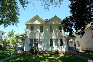 916 W 15th St, Davenport, IA 52804