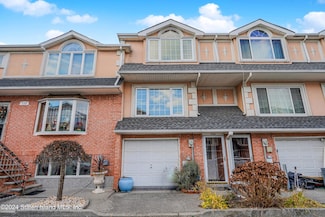 134 Alex Cir, Staten Island, NY 10305