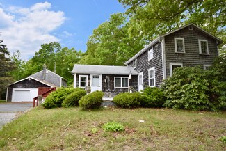 22 Canal St, Bourne, MA 02562