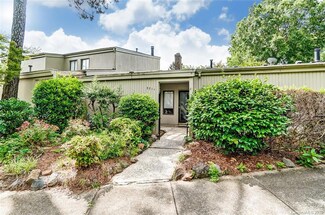 3711 Willow Point Dr, Charlotte, NC 28277
