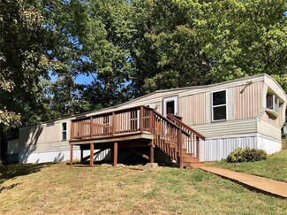 901 Thousand Pines Dr, Fenton, MO 63026