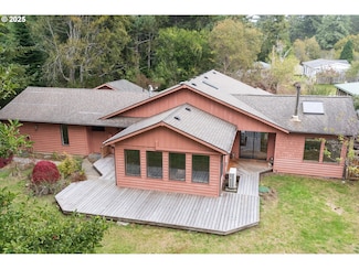 780 Michigan Ave NE, Bandon, OR 97411