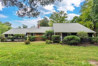 16 Woods End Rd, Colts Neck, NJ 07722