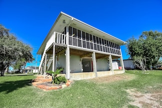 317 E Bayshore Dr, Palacios, TX 77465
