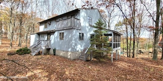 130 Bellingham Dr, Bushkill, PA 18324