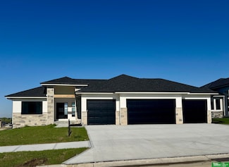 5602 N 212th St, Elkhorn, NE 68022
