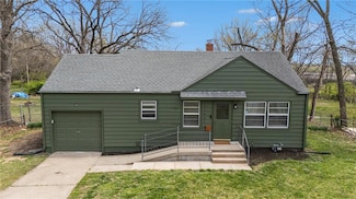 11421 Applewood Dr, Kansas City, MO 64134