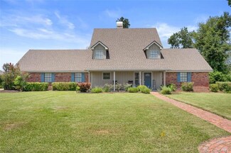 2000 Charvais Dr, Lake Charles, LA 70601
