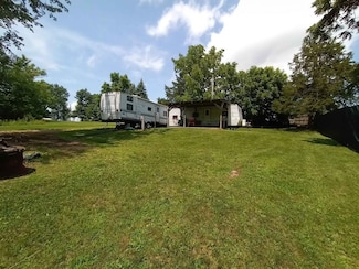 10109 Leisure Lake Dr, Bernard, IA 52032