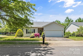2 Scottish Cir, Asheville, NC 28803