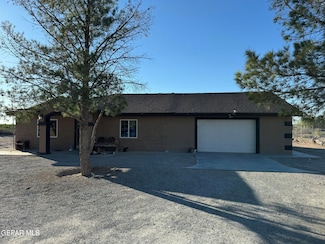 121 Compa Dr, Tornillo, TX 79853