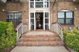 611 Hidden Village Dr, Perth Amboy, NJ 08861