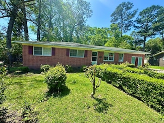 121 Saint Johns Dr, Dothan, AL 36301