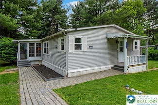 8736 Evergreen Cir, Breinigsville, PA 18031