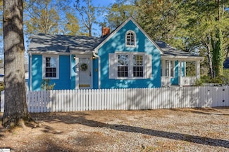 602 W Farley Ave, Laurens, SC 29360