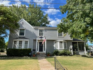 400 SE 4th St, Newton, KS 67114