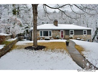 25 Woodcrest Rd, Asheville, NC 28804