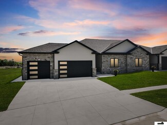 7949 Ponce Dr, Lincoln, NE 68516