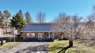 2720 Seneca Trail N, Pickaway, WV 24976