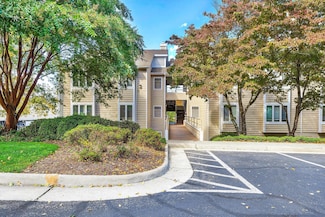 410 Marina Bay Dr Unit 102, Penhook, VA 24137