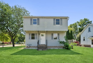 521 E 2nd St, Kimberly, WI 54136