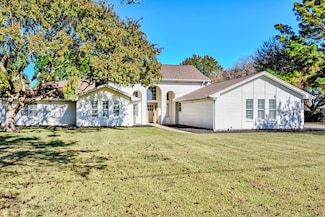 2270 N 18th St, Nederland, TX 77627