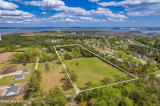 1630 N 20th St, Morehead City, NC 28557