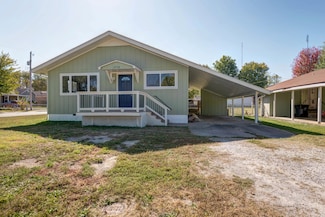 2738 E Blaine St, Springfield, MO 65803